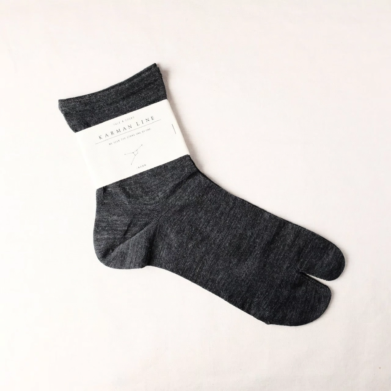 CANCER -charcoal- 蟹座の靴下 23-25cm / KARMAN LINE（カーマンライン）